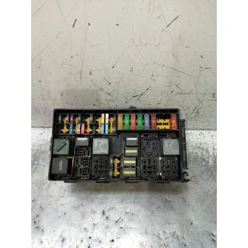 CAJA RELES / FUSIBLES 2M5T14K733EXC 2002