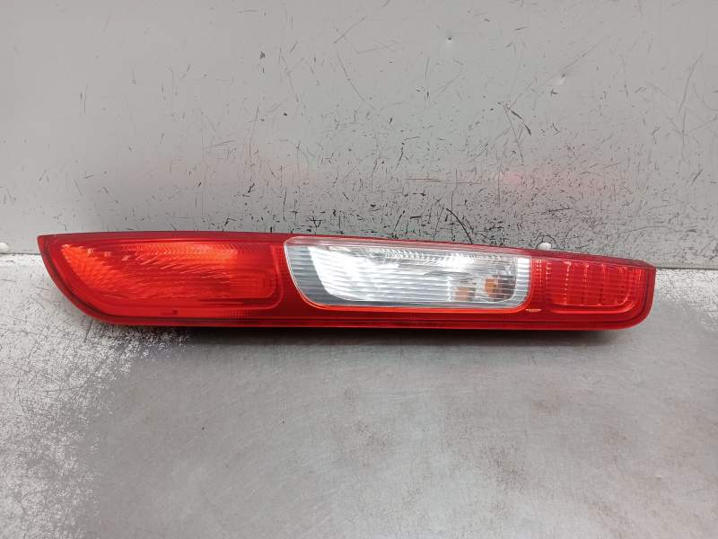 Recambio de piloto trasero derecho para ford focus berlina (cap) 1.8 cat referencia OEM IAM   2005