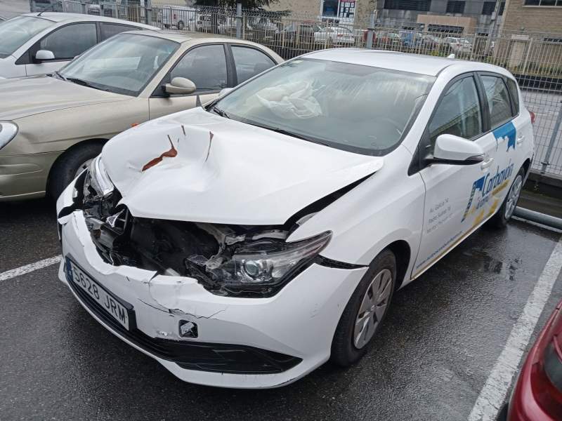 TOYOTA AURIS (_E18_)