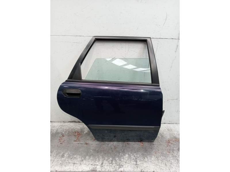Recambio de puerta trasera derecha para volvo v40 station wagon (645) 1.6 referencia OEM IAM  5P 2000