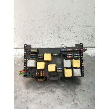 CAJA RELES / FUSIBLES 6399000800 2010