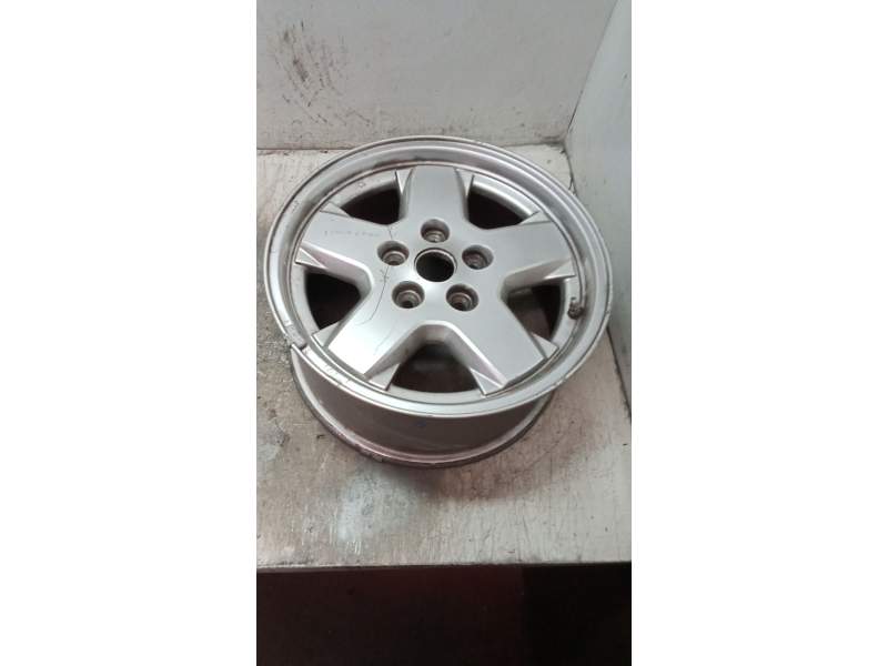 Recambio de llanta para jeep cherokee (j) 2.5 basis referencia OEM IAM 716  