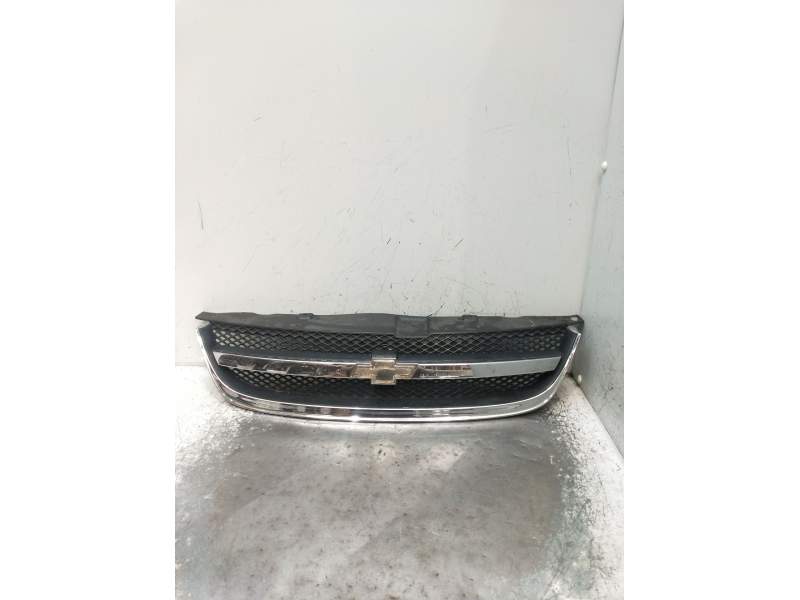 Recambio de rejilla delantera para chevrolet nubira sedán 1.6 referencia OEM IAM   2005