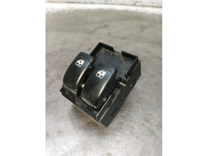Recambio de mando elevalunas delantero izquierdo para chevrolet nubira sedán 1.6 referencia OEM IAM 621W04780 5P 2005