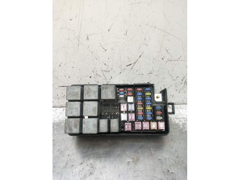 Recambio de caja reles / fusibles para chevrolet nubira sedán 1.6 referencia OEM IAM   2005