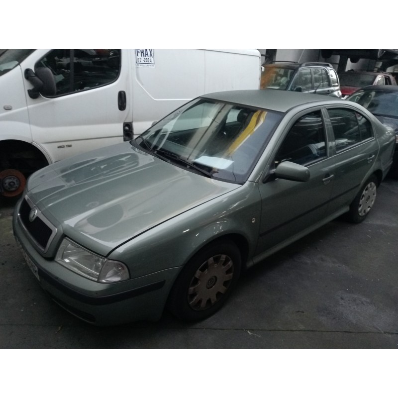 skoda octavia berlina (1u2) del año 2001