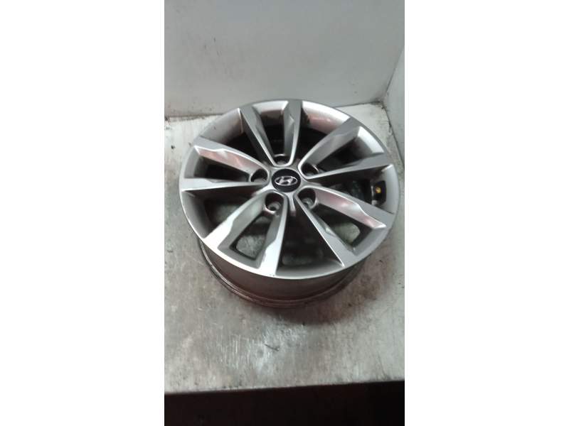 Recambio de llanta para hyundai i40 referencia OEM IAM 7J16 529103z610 