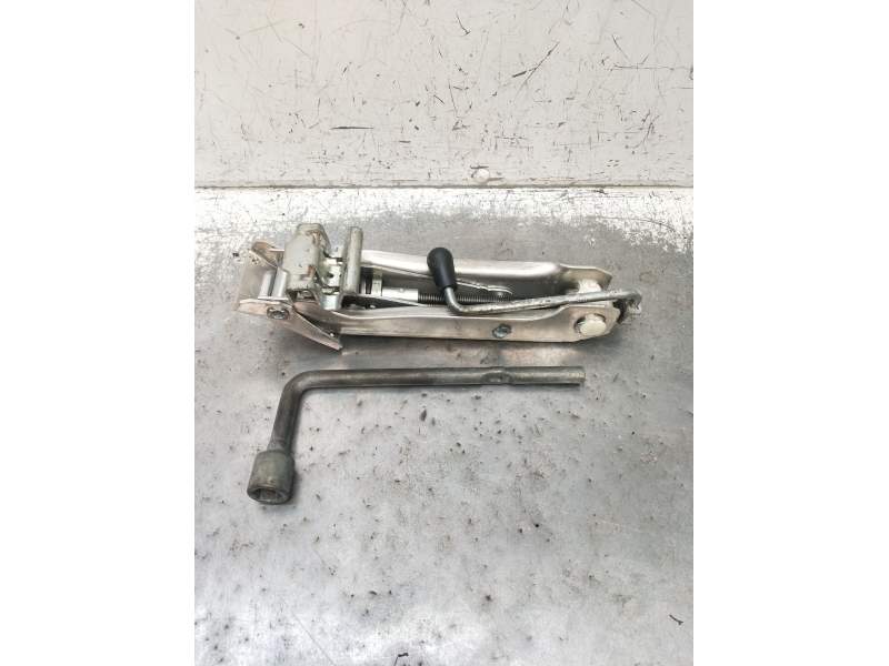 Recambio de gato para chevrolet nubira sedán 1.6 referencia OEM IAM   2005