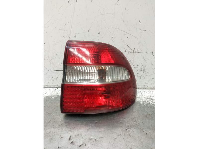 Recambio de piloto trasero derecho para volvo v40 station wagon (645) 1.6 referencia OEM IAM   2000