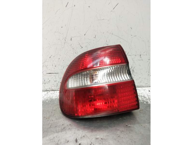 Recambio de piloto trasero izquierdo para volvo v40 station wagon (645) 1.6 referencia OEM IAM   2000