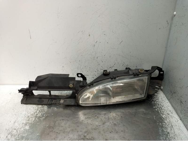 Recambio de faro izquierdo para ford mondeo i sedán (gbp) 1.8 td referencia OEM IAM   1993