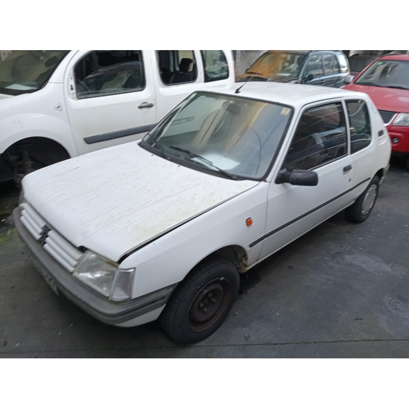 peugeot 205 berlina del año 1998