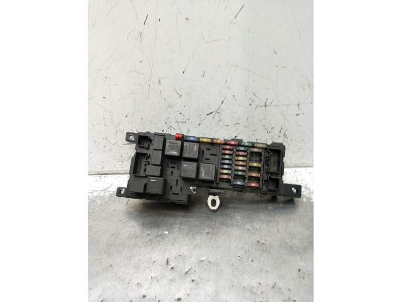 Recambio de caja reles / fusibles para volvo s60 i (384) d5 referencia OEM IAM 8678449 518828009 2000