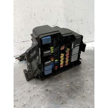 CAJA RELES / FUSIBLES 2014