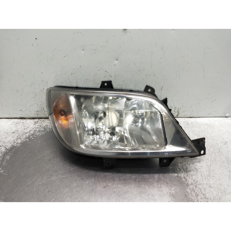 Recambio de faro derecho para mercedes sprinter 02.00  caja cerrada referencia OEM IAM   