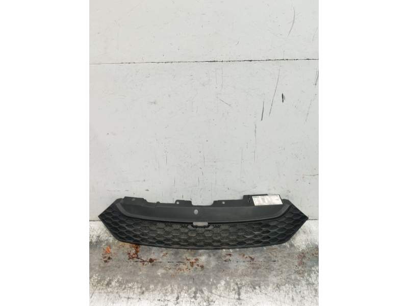 Recambio de rejilla delantera para iveco daily vi furgoneta 33s13, 35s13, 35c13 referencia OEM IAM   2014
