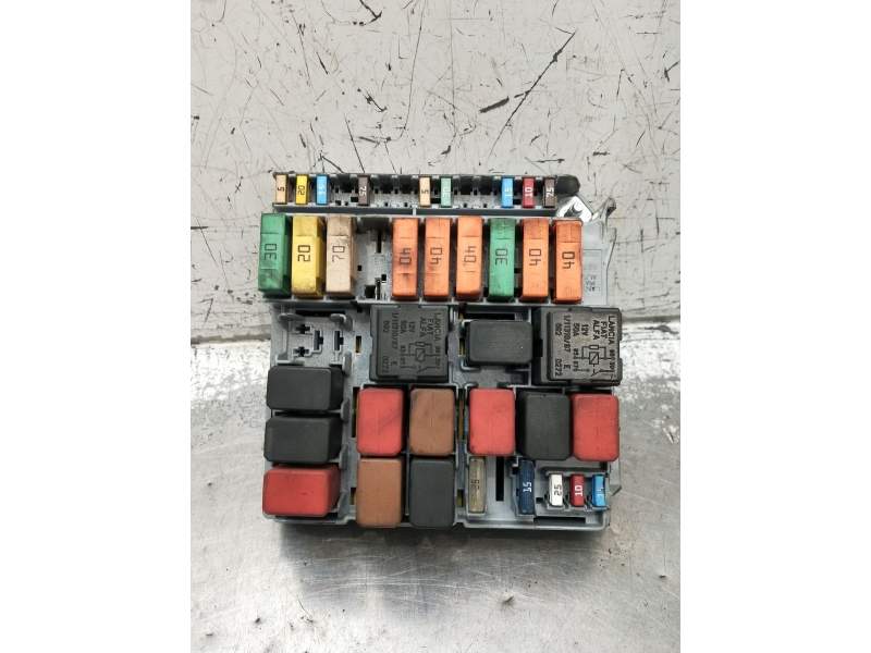 Recambio de caja reles / fusibles para iveco daily vi furgoneta 33s13, 35s13, 35c13 referencia OEM IAM 51905216  2014