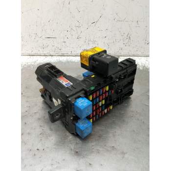 CAJA RELES / FUSIBLES 2000