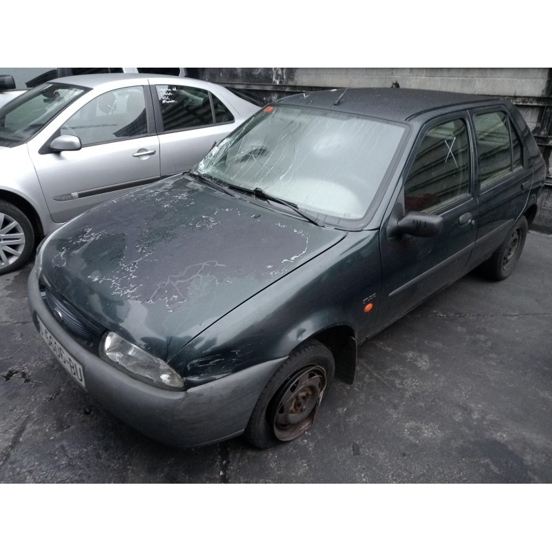 ford fiesta berlina del año 1996