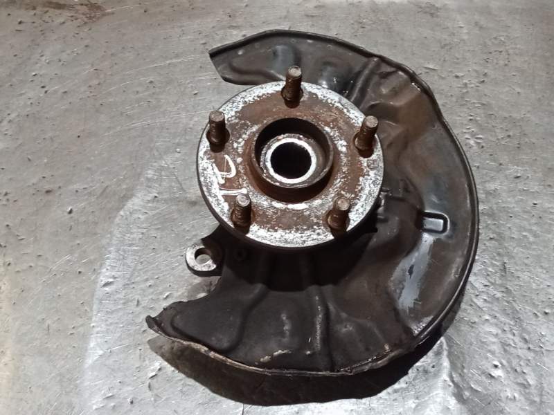Recambio de mangueta delantera izquierda para toyota avensis (_t25_) 2.2 d-cat (adt251_) referencia OEM IAM   