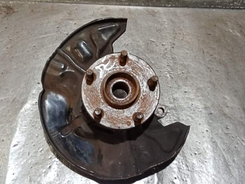 Recambio de mangueta delantera derecha para toyota avensis (_t25_) 2.2 d-cat (adt251_) referencia OEM IAM   