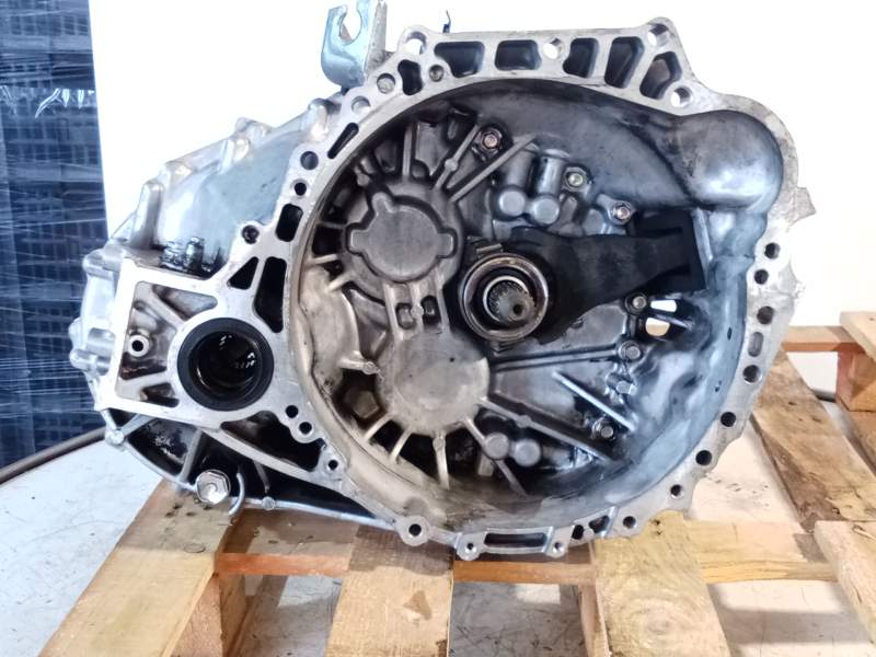 Recambio de caja cambios para toyota avensis (_t25_) 2.2 d-cat (adt251_) referencia OEM IAM  6V 