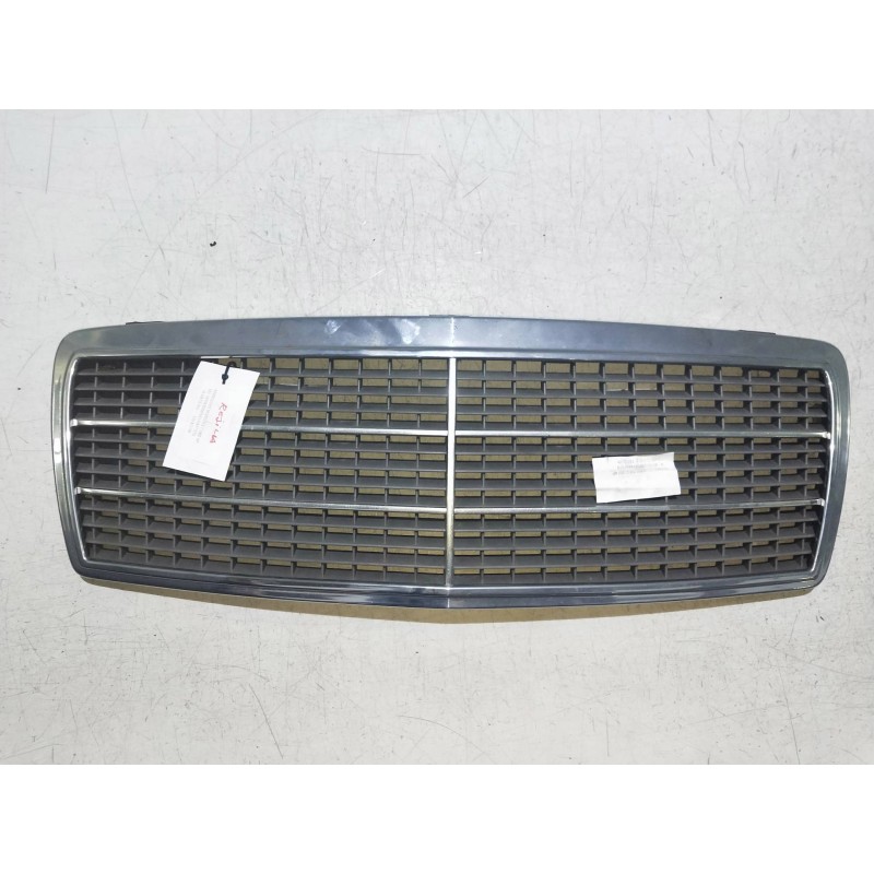 Recambio de rejilla delantera para mercedes clase c (w202) berlina 180 (202.018) referencia OEM IAM 2028800383  