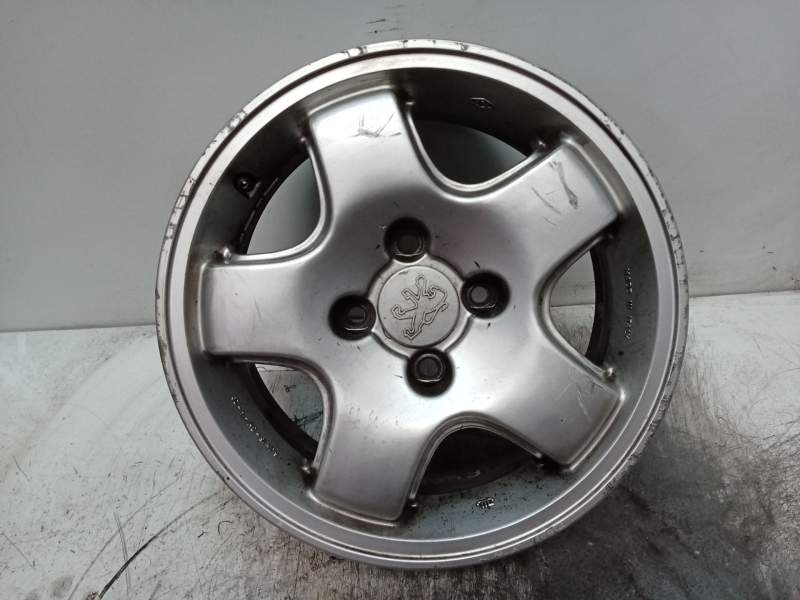 Recambio de llanta para peugeot 405 berlina 1.9 turbodiesel referencia OEM IAM 6JX15CH ET29  RAYADA
