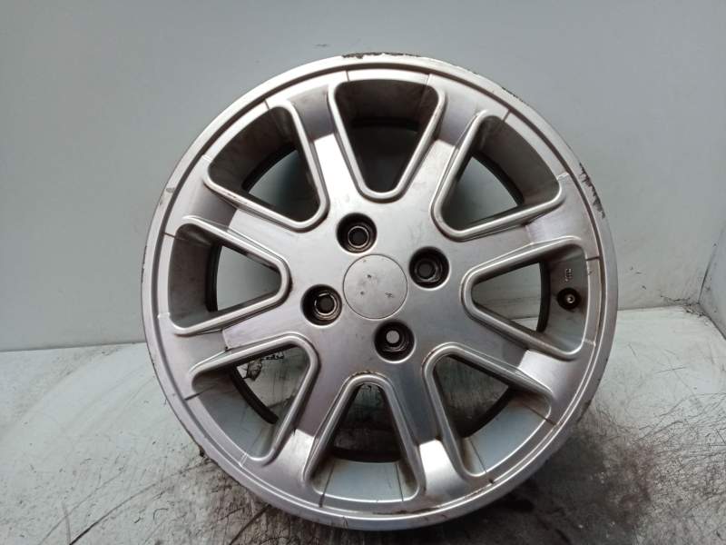 Recambio de llanta para peugeot 1007 1.4 referencia OEM IAM 6JX16CH ET27  RAYADA