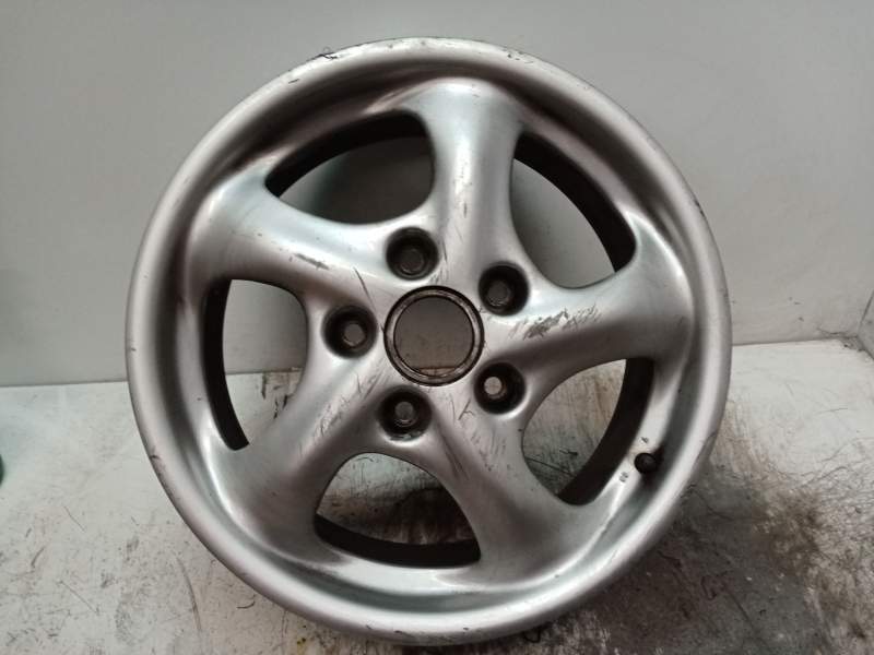 Recambio de llanta para porsche boxster (986) 2.7 referencia OEM IAM 7X17 ET55 99636212400 RAYADA