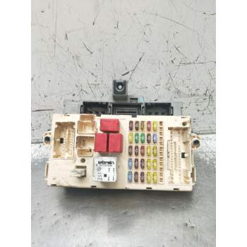 CAJA RELES / FUSIBLES 2001