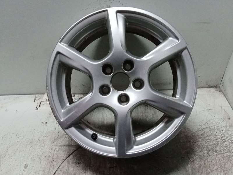 Recambio de llanta para volkswagen polo (6r1) advance referencia OEM IAM 6JX15H2 ET40 6R0601025C RAYADA