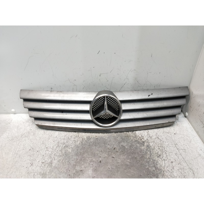 Recambio de rejilla delantera para mercedes clase c (w203) sportcoupe referencia OEM IAM   