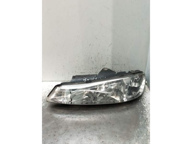 Recambio de faro izquierdo para peugeot 406 (8b) 1.8 16v referencia OEM IAM 0301175001  