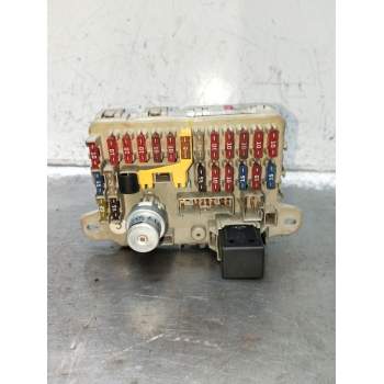 CAJA RELES / FUSIBLES 52010268D YWC104500 2000