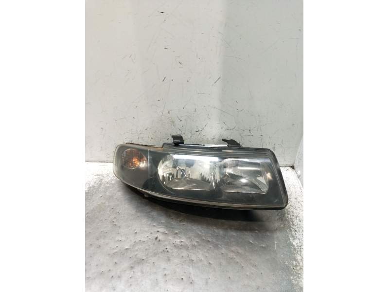 Recambio de faro derecho para seat leon (1m1) 1.9 tdi referencia OEM IAM   1999