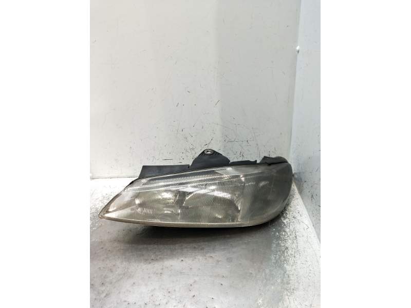 Recambio de faro izquierdo para peugeot 406 (8b) 1.9 td referencia OEM IAM 0301037021  2005