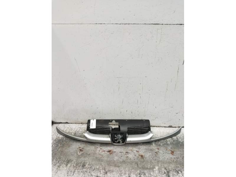 Recambio de rejilla delantera para peugeot 206 hatchback (2a/c) 1.4 i referencia OEM IAM   