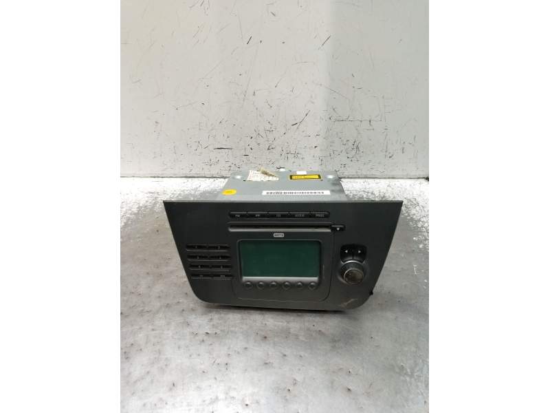 Recambio de sistema audio / radio cd para seat toledo iii (5p2) 2.0 tdi 16v referencia OEM IAM   2004