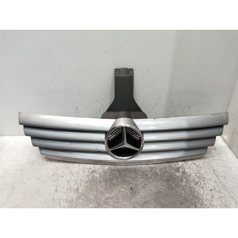 Recambio de rejilla delantera para mercedes clase c (w203) sportcoupe referencia OEM IAM   