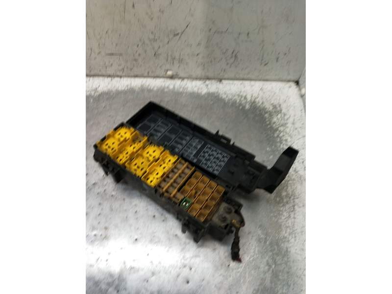 Recambio de caja reles / fusibles para jeep cherokee (kj) 2.5 crd cat referencia OEM IAM 56009984AC  2001