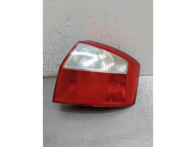 Recambio de piloto trasero derecho para audi a4 b6 (8e2) 1.9 tdi referencia OEM IAM   