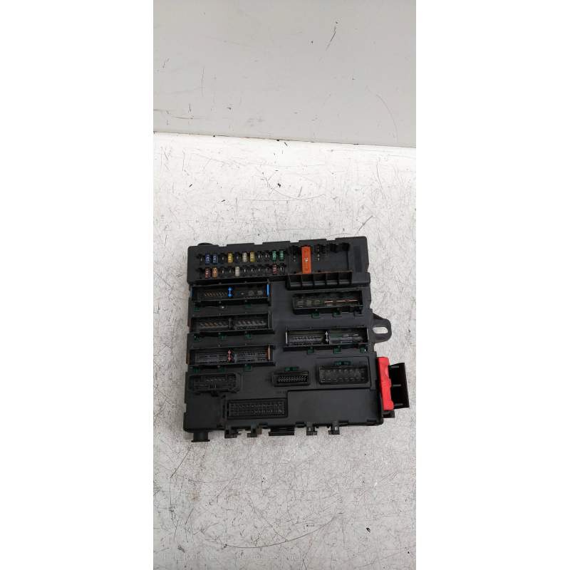 Recambio de caja reles / fusibles para opel vectra c berlina club referencia OEM IAM 13125487 22D C/2003