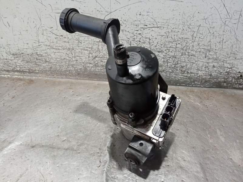 Recambio de bomba direccion para peugeot partner tepee 1.6 bluehdi 100 referencia OEM IAM 9813664780  