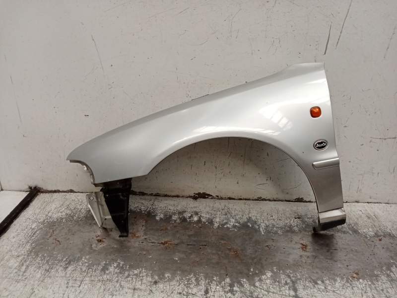 Recambio de aleta delantera izquierda para audi a4 b5 (8d2) 2.6 referencia OEM IAM   