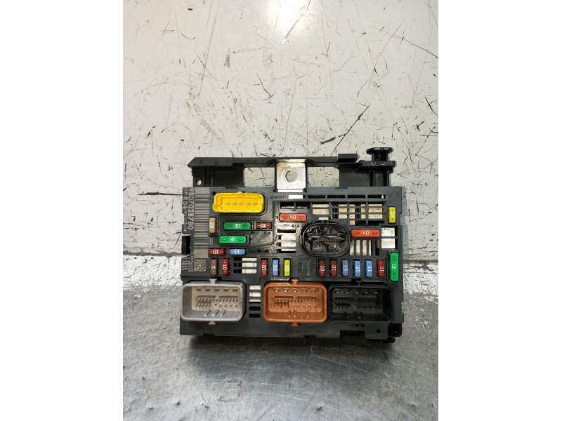 Recambio de caja reles / fusibles para peugeot partner tepee 1.6 bluehdi 100 referencia OEM IAM 9807028780 BSMR0401 2012