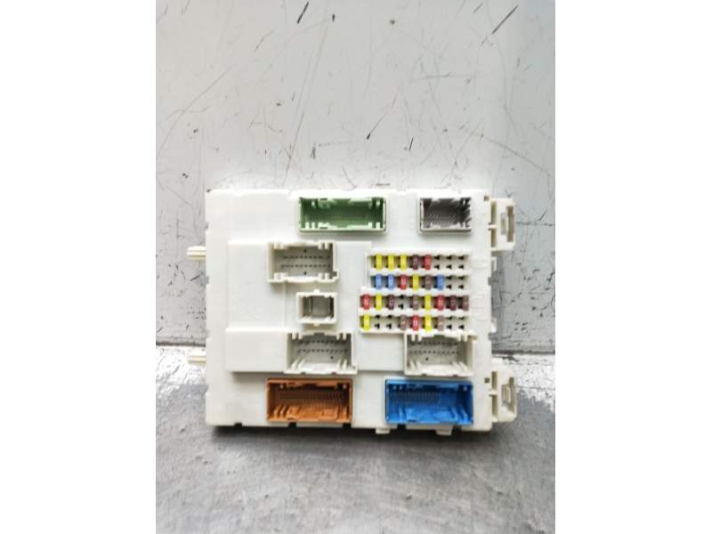 Recambio de caja reles / fusibles para ford focus iii 1.6 tdci referencia OEM IAM 97RI010012 116RA000084 2011