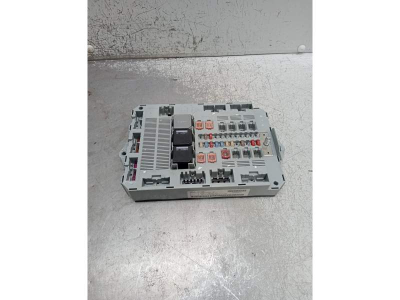 Recambio de caja reles / fusibles para jaguar xf 2.7 v6 diesel luxury referencia OEM IAM   