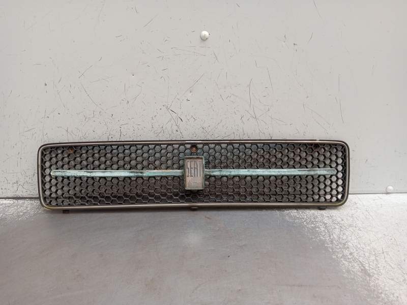 Recambio de rejilla delantera para seat 127 0.9 referencia OEM IAM   1974