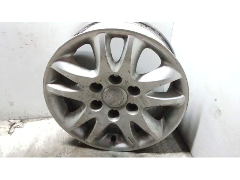Recambio de llanta para kia carnival referencia OEM IAM 717 529104H250 